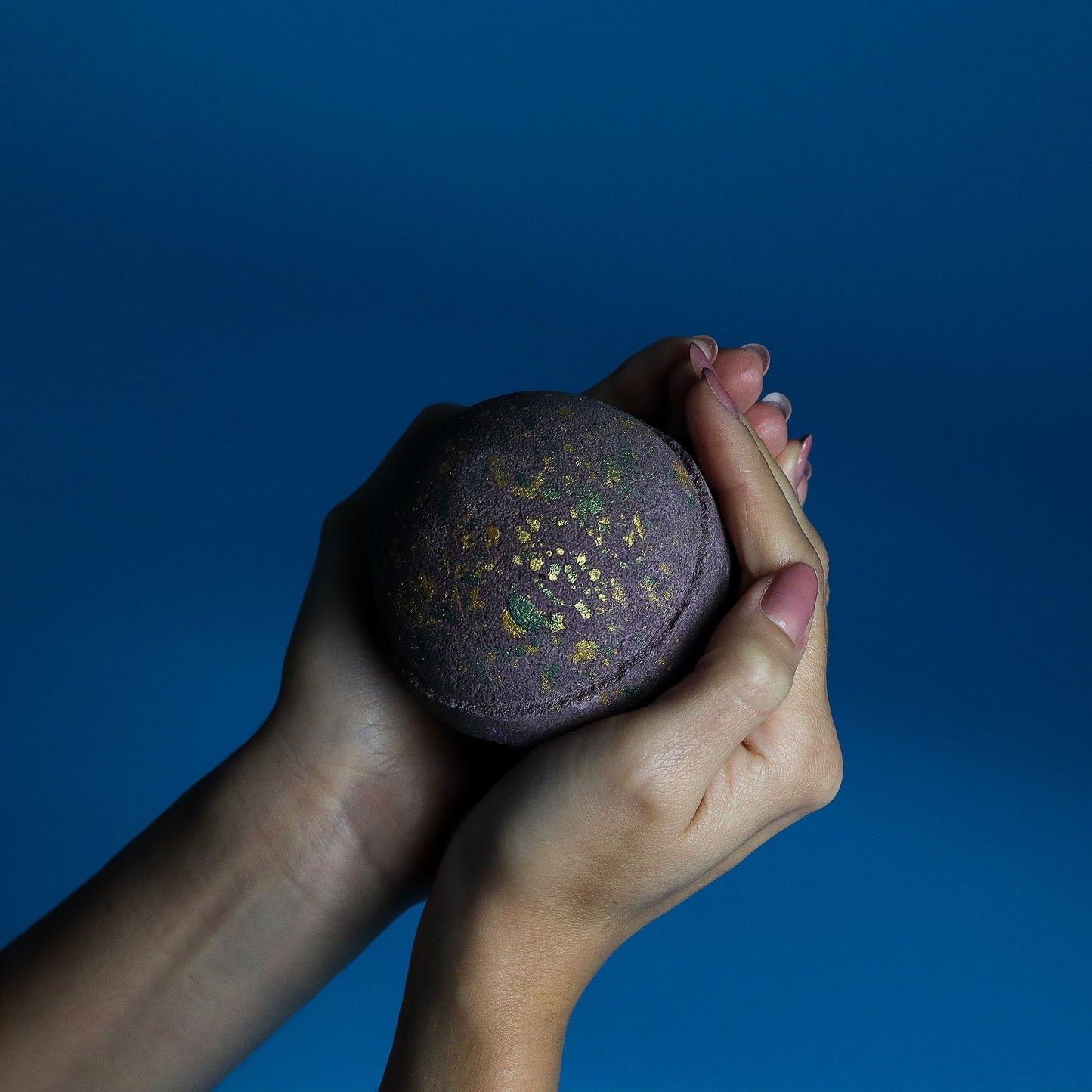 Dubai Bath Bomb - Emerald Oudh Truffle - Vivid Aromas UK