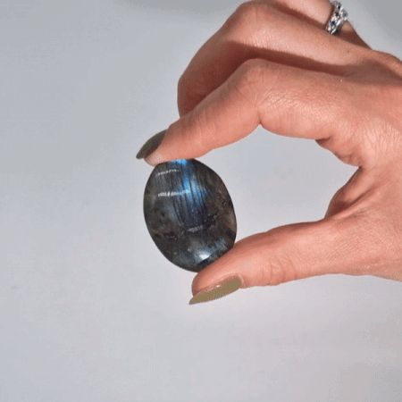 Madagascar Labradorite Palm Stone (approx 25-30gms 55-60mm) - Vivid Aromas UK