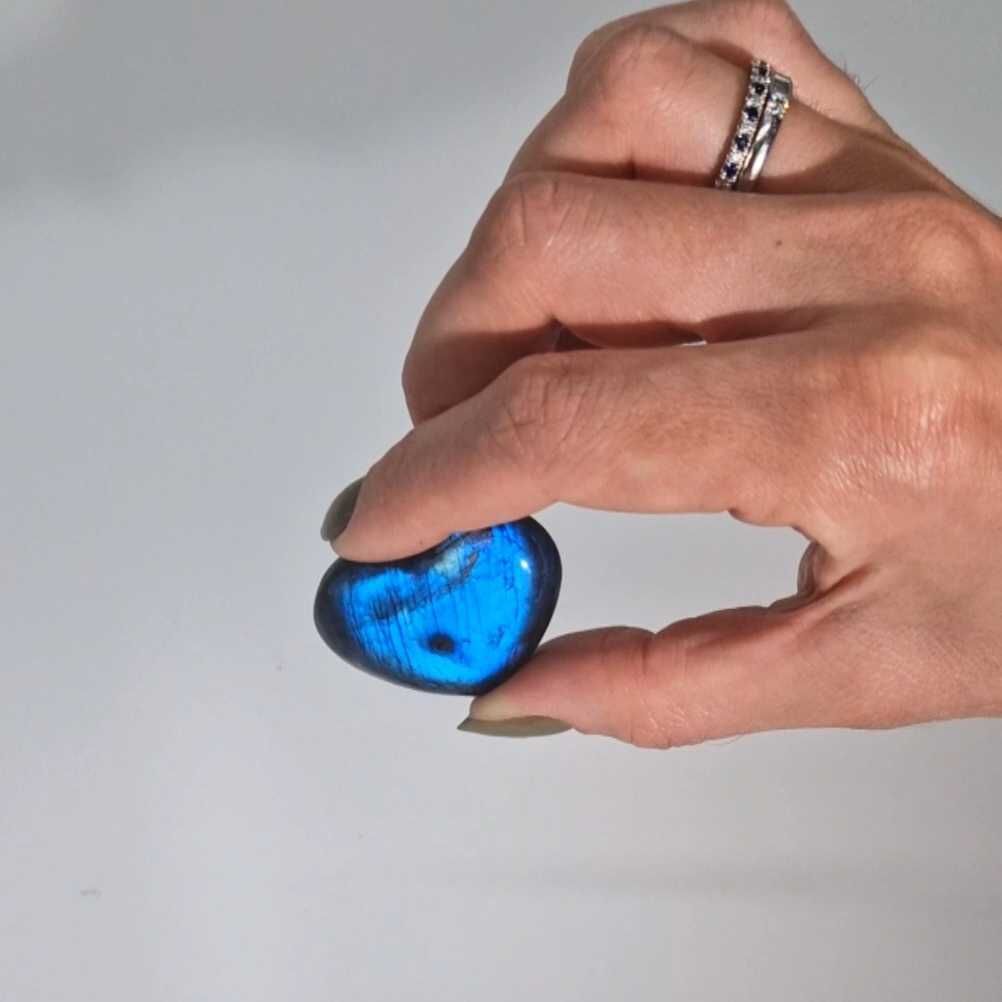 Madagascar Labradorite Hearts Stone (approx 25gm 40mm) - Vivid Aromas UK
