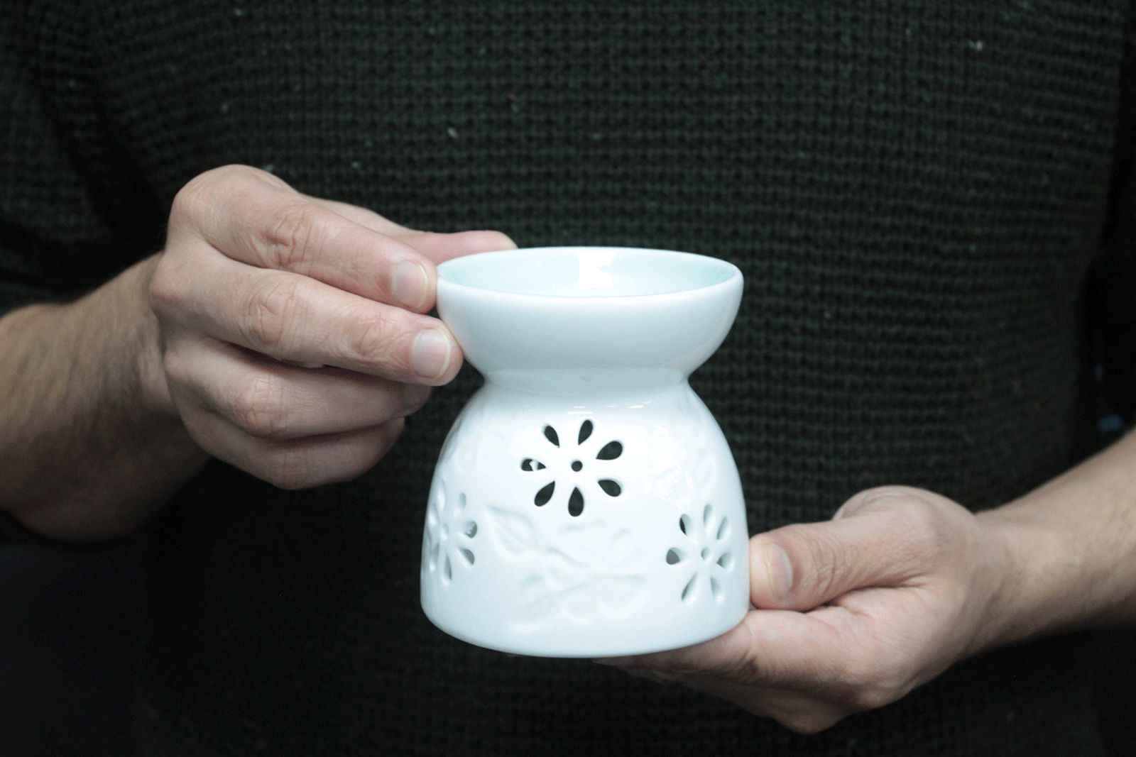 Classic White Oil Burner - Floral with Teal Well - Vivid Aromas UK