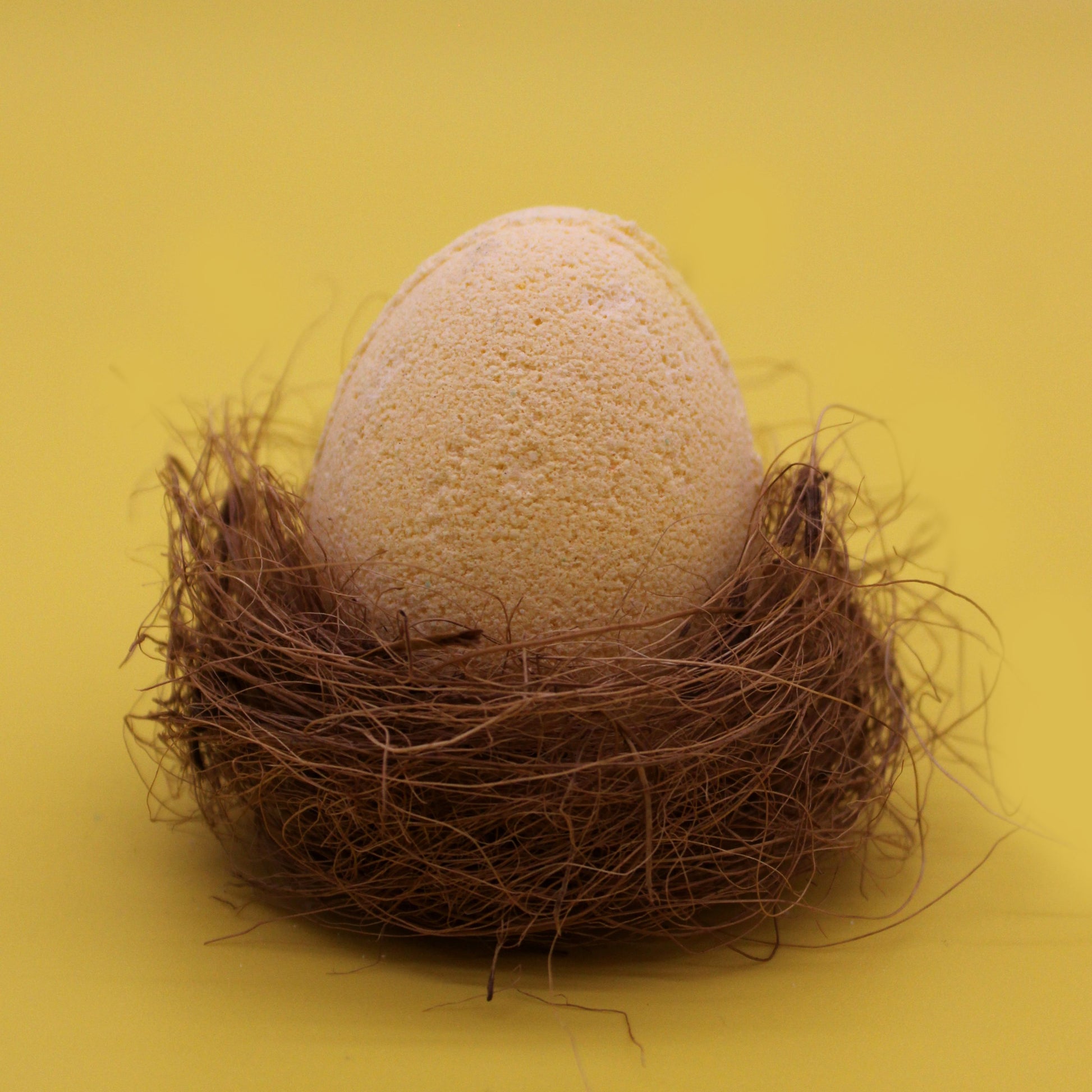 6 Bath Eggs in a Tray - Banana - Vivid Aromas UK