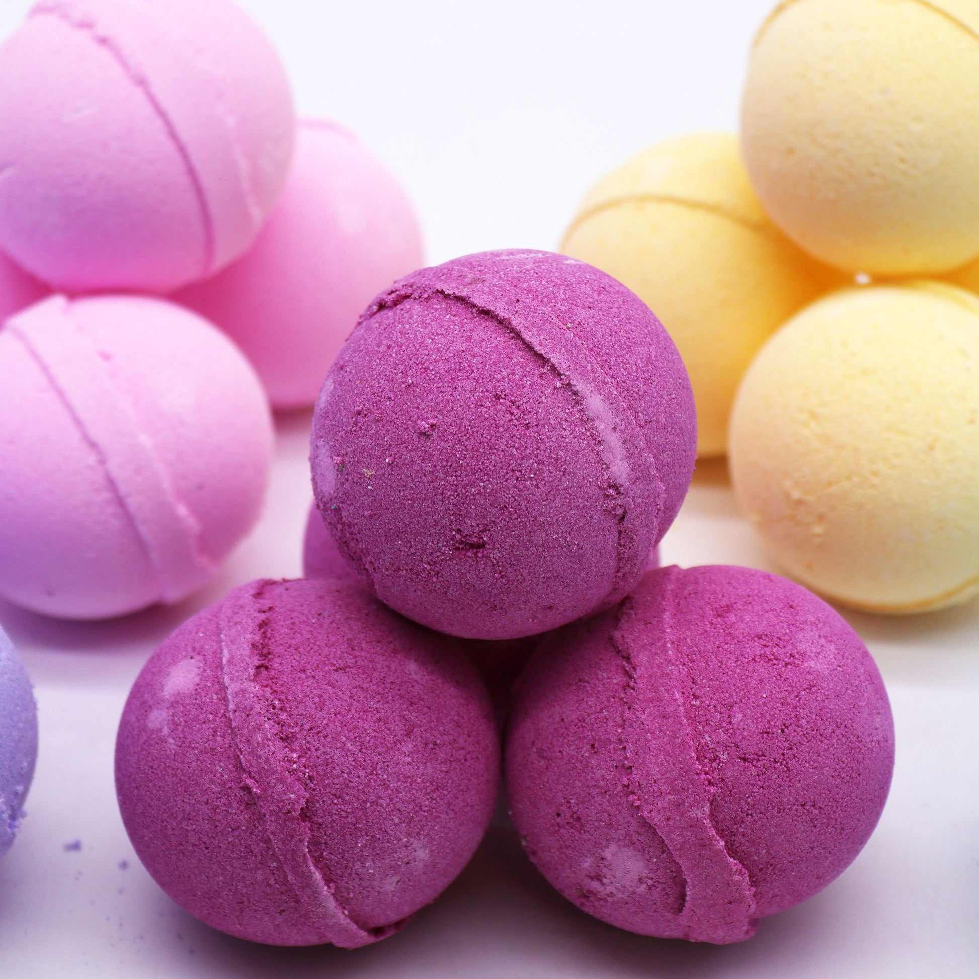 Essential Oil Bath Bomb - Ylang Ylang & Ginger - Vivid Aromas UK