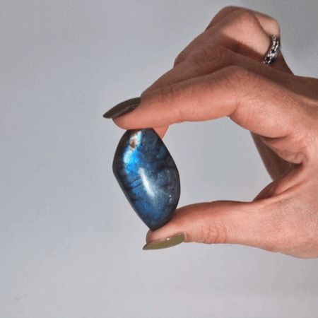 Madagascar Labradorite Leaf Stone (approx 15-20gms 45-55mm) - Vivid Aromas UK